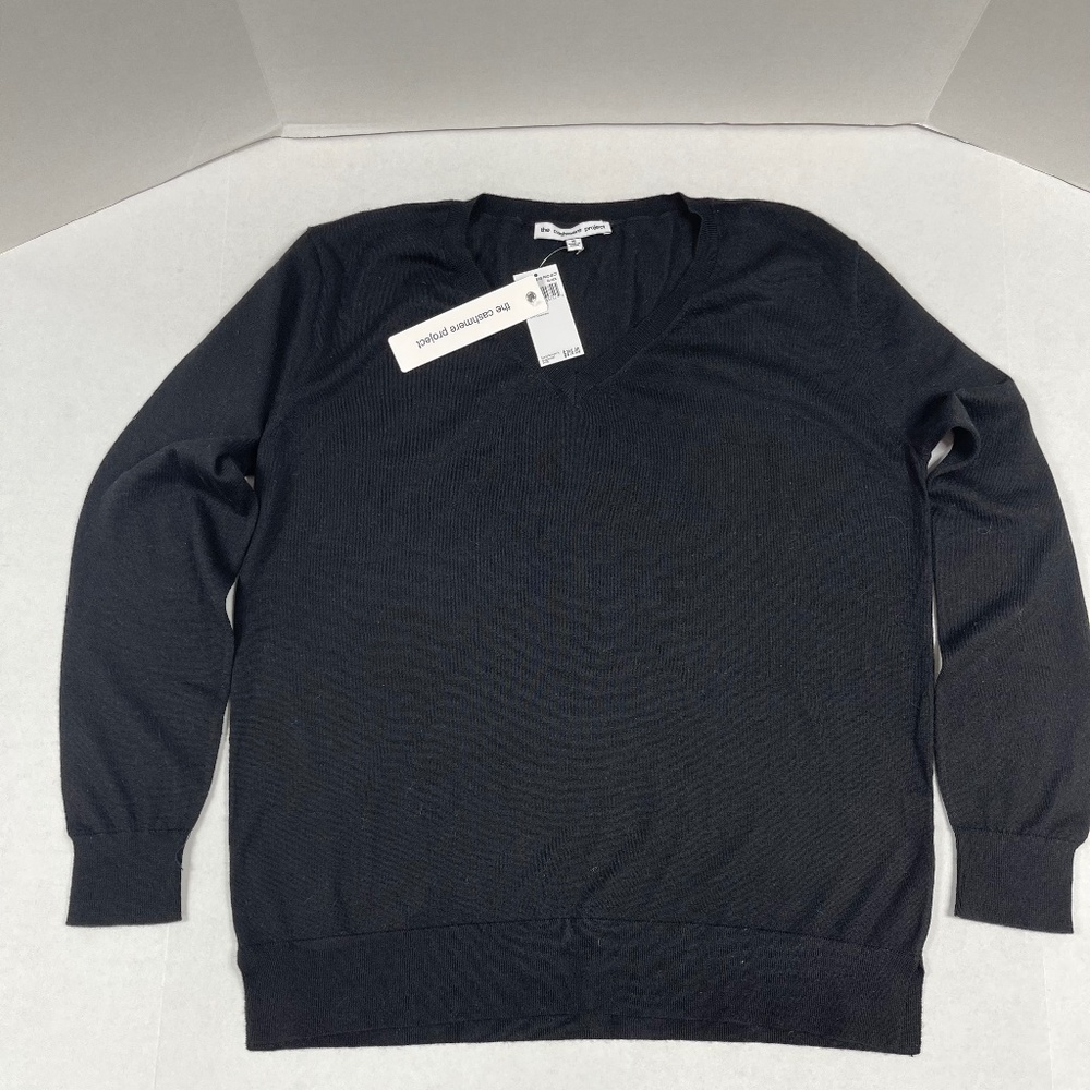 Men"s The Cashmere Project Black V-Neck Sweater - Size‎ M - NEW With Tags.